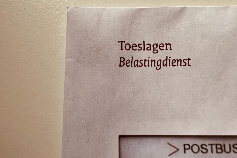 Fiscus weer in de fout: duizenden zonder reden toeslag kwijtgeraakt