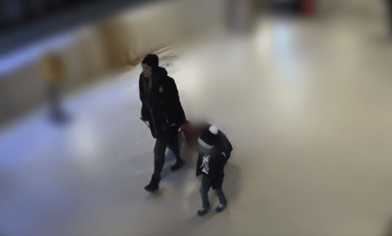 Kind zeer waarschijnlijk achtergelaten: politie vindt kleuter moederziel alleen op Amsterdam Centraal