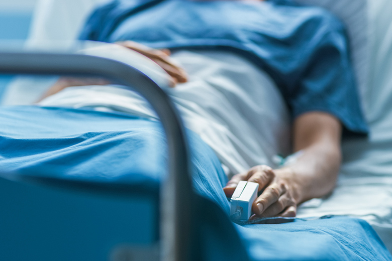 Vrouw wordt wakker na coronacoma van 7 weken en ontdekt iets spectaculairs