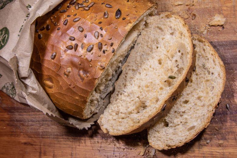 Aha! Om deze reden moet je brood in een papieren zak bewaren