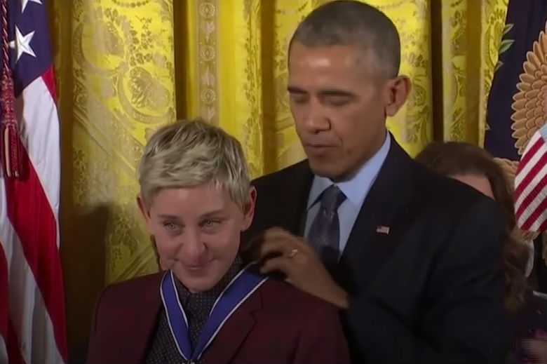 Obama reikt met tranen in zijn ogen de hoogste civiele onderscheiding uit; Ellen DeGeneres krijgt 'Presidential Medal of Freedom'