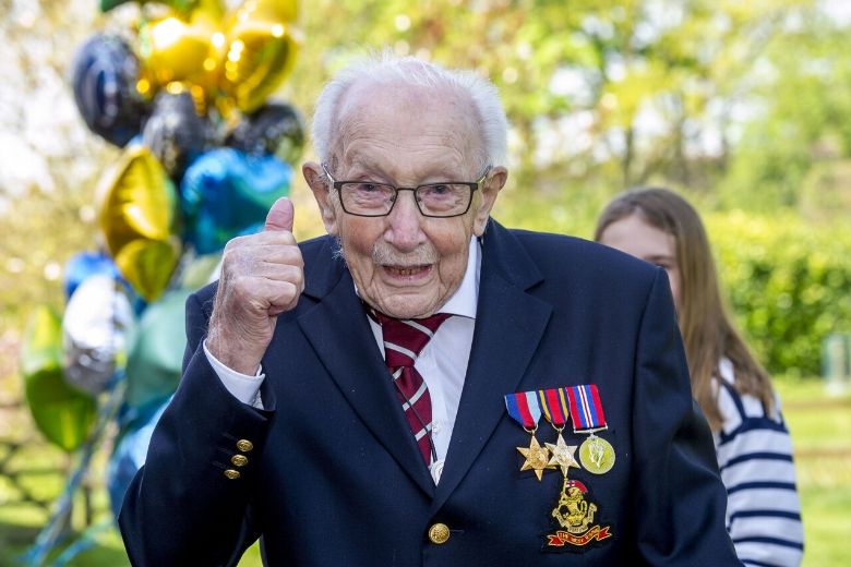 Britse veteraan die miljoenen inzamelde voor gezondheidszorg ontvangt 125.000 verjaardagskaarten