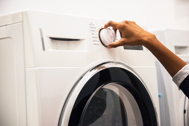 Dit is wel echt de makkelijkste manier om je wasmachine schoon te maken