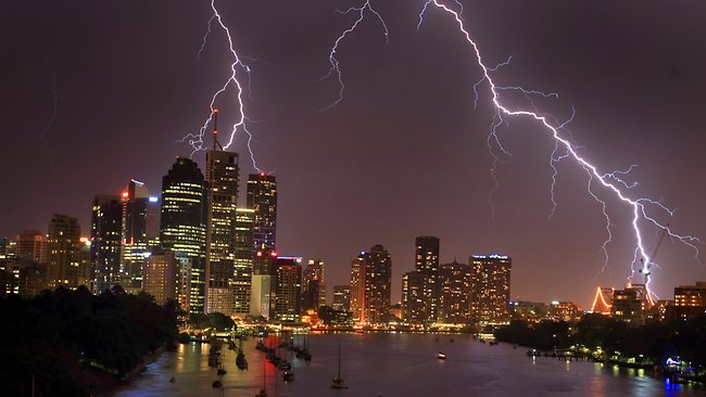 BIZAR: heftig onweer zorgt bij duizenden Australiërs voor ernstige ademhalingsproblemen: "het voelde alsof er een olifant op mijn borst ging zitten"