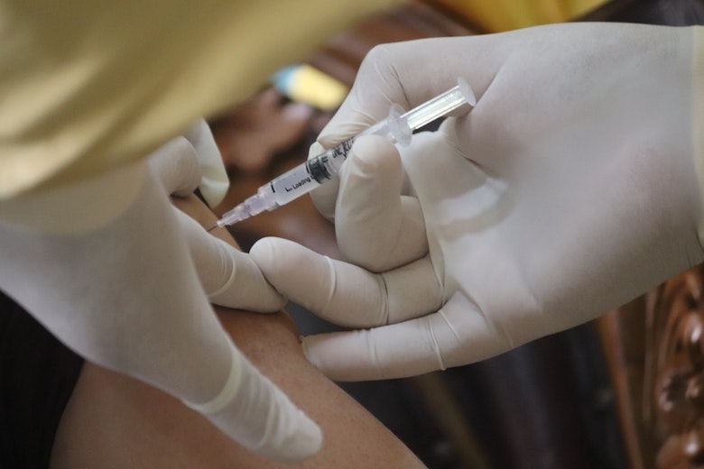 Huh? Werkt een coronavaccin beter met meer bijwerkingen?