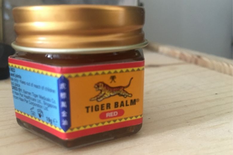 Tijgerbalsem in je kleding gekregen? Zo verwijder je die vlekken