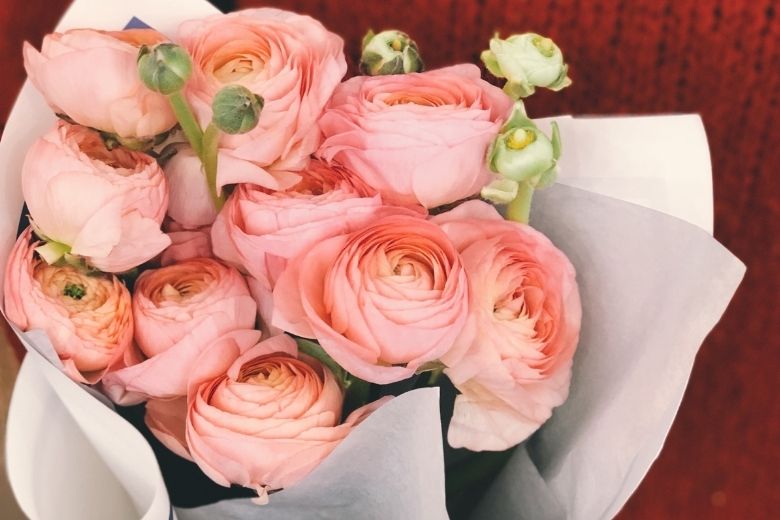 Huh? Als je dít in het water doet gaan je bloemen langer mee