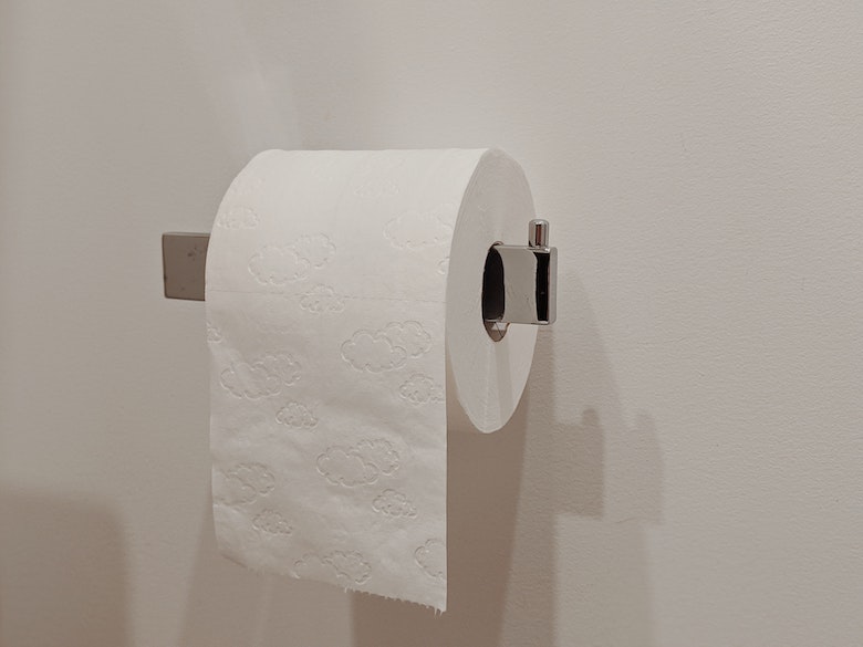 Wc-rol voorlangs of achterlangs laten hangen? Zó zit het