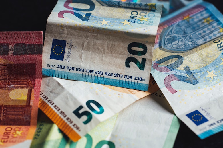 Hoe vies is contant geld nu eigenlijk echt?
