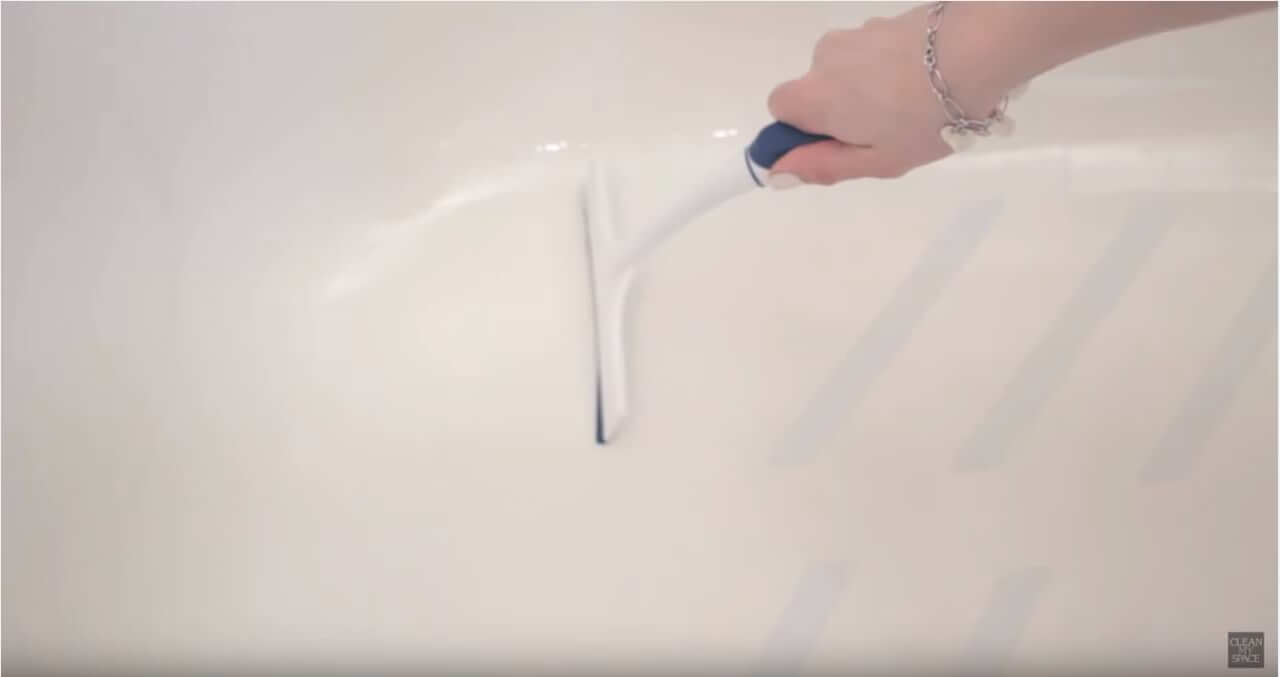 Met deze briljante truc hoef je nooit meer je douche schoon te maken! Wij zijn om!