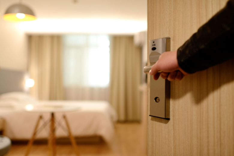 Déze dingen mag je wel of niet meenemen uit een hotelkamer