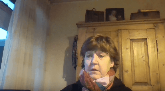Annemiek ging viraal met zelfgeschreven lied "Geef mij maar PVV", maar nu zit ze ondergedoken...!