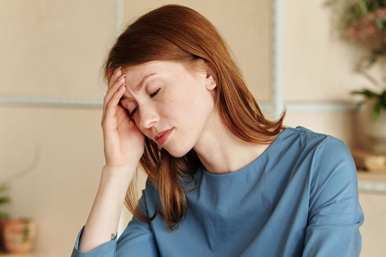 Aiii: vrouwen krijgen drie keer zo vaak migraine als mannen