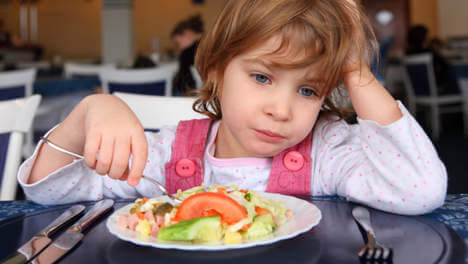 Altijd maar dat gezeur van ouders dat kinderen hun bord leeg moet eten, maar nu niet meer!