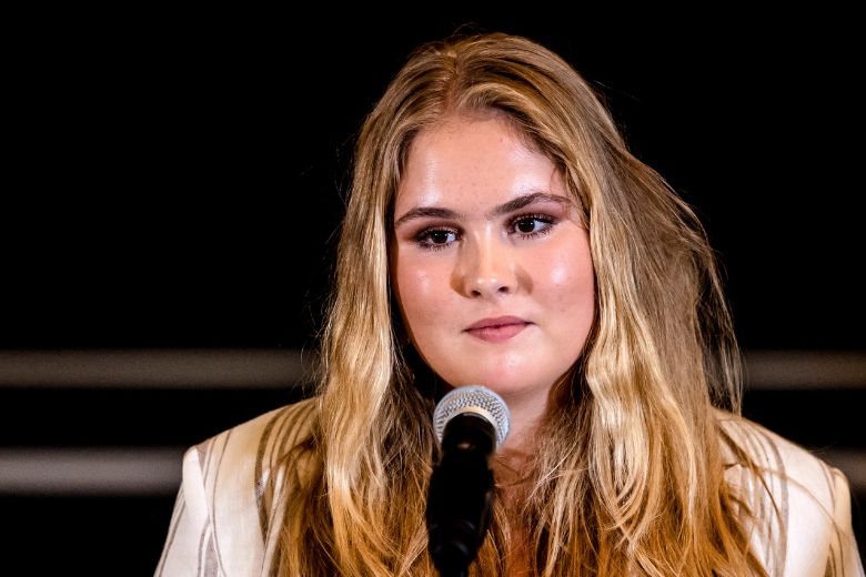 Eerste reactie Amalia op bedreigingen: 'Ik heb het er moeilijk mee'