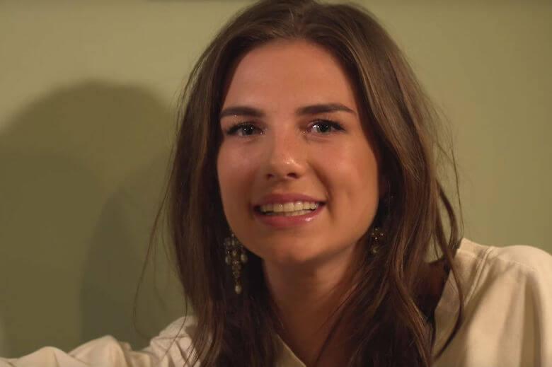 Verliefde Maan en vriend Tony Junior delen voor het eerst een kiekje samen