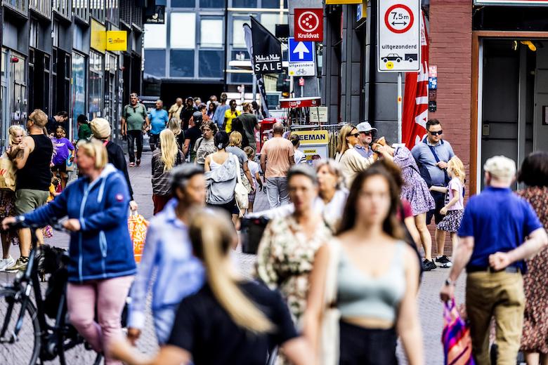 Nederlandse economie krimpt, maar 'geen reden tot paniek'