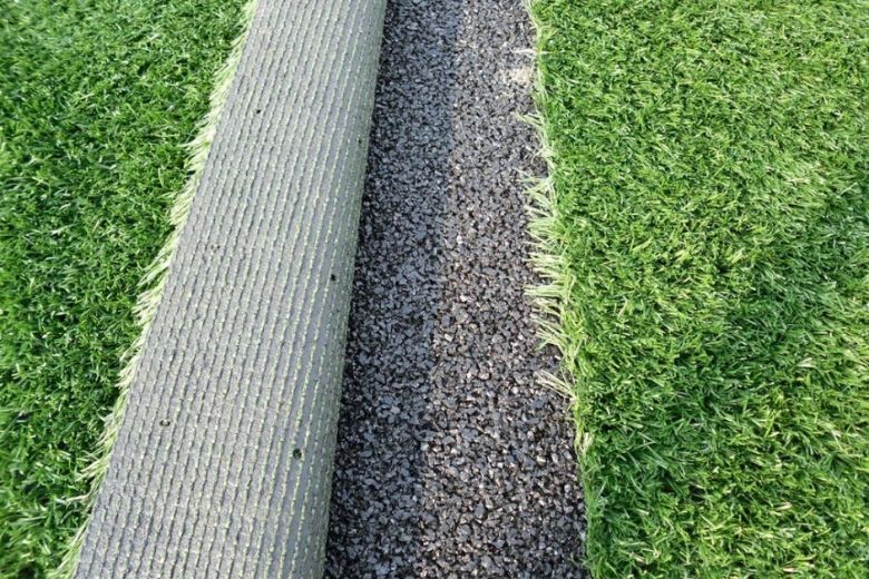 In 4 stappen zelf kunstgras in de tuin leggen