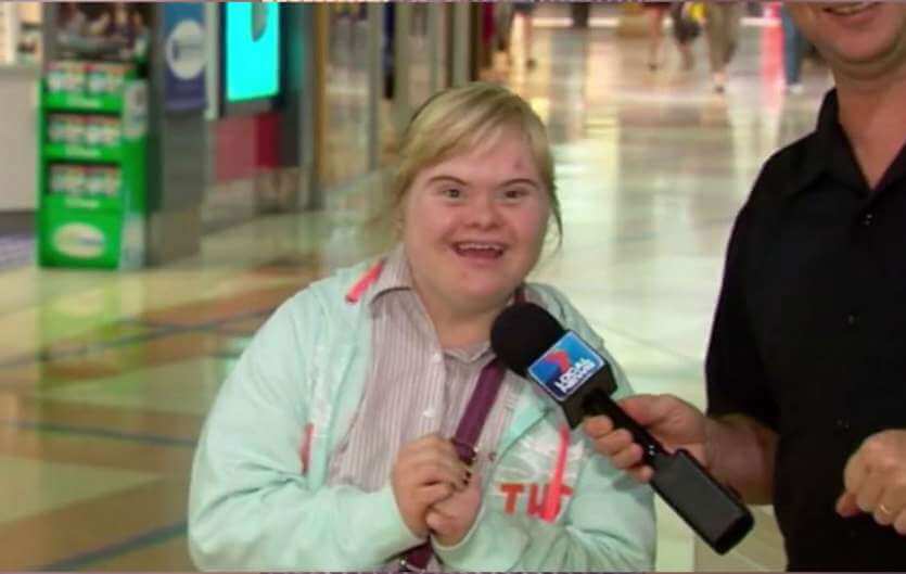 Dit Australische meisje steelt de show bij deze LIVE uitzending. Hilarische beelden!