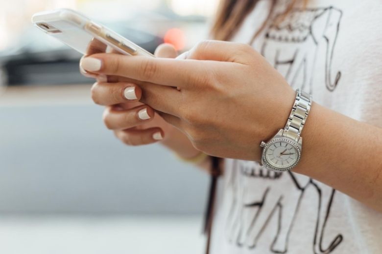 Pas op! In deze hitte kan je smartphone snel oververhit raken