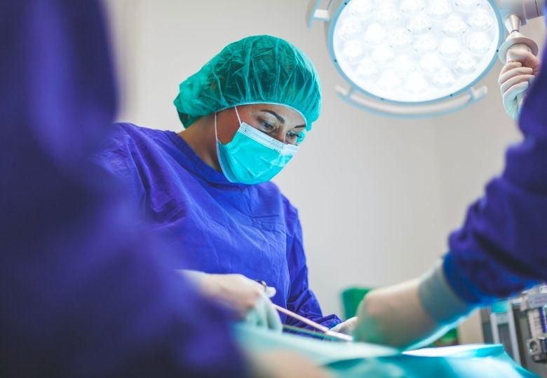 Nieuwe cijfers: zoveel (on)gevaccineerden liggen met corona in het ziekenhuis