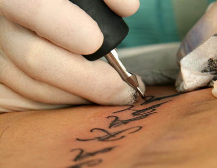 Aan het twijfelen over een tattoo? Zoek niet verder, DEZE tatoeage past het best bij jouw sterrenbeeld!