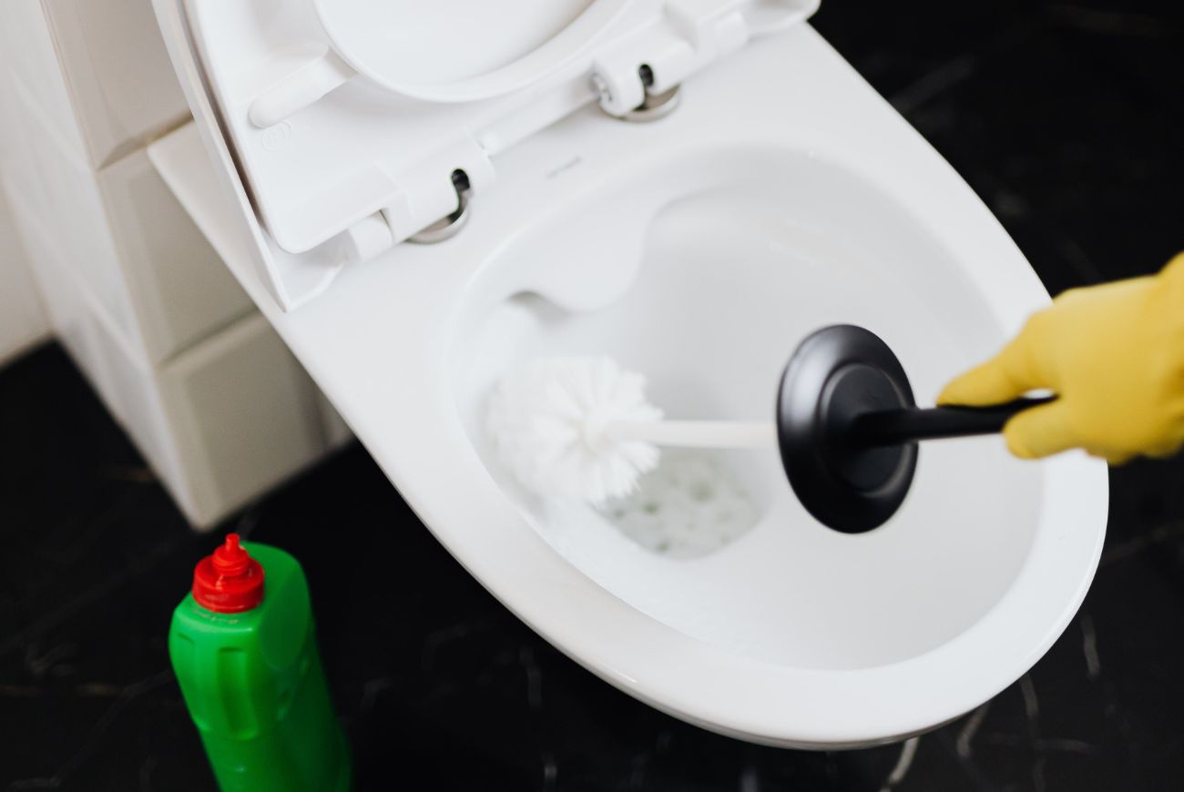 Aha! Zo maak jij je toiletborstel schoon