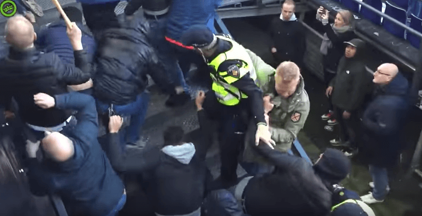 FOTO'S: deze gevaarlijke relschoppers worden gezocht door de politie, herken jij iemand? DELEN svp!