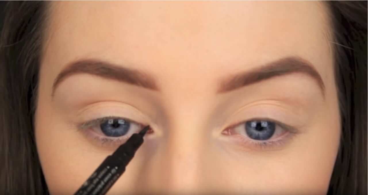 Gebruik je graag eyeliner? Dan moet je dit super slimme trucje echt even proberen!