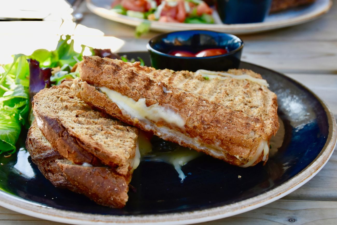 Goede vraag: is een tosti echt ongezonder dan een gewoon broodje?