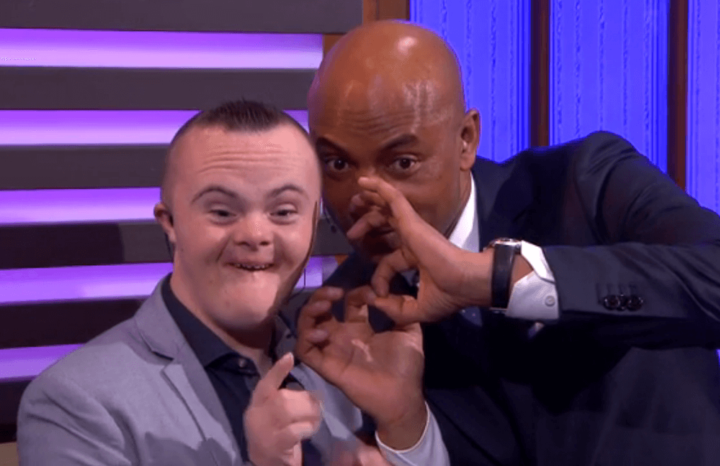 'Pannenkoeken Daan' met syndroom van Down pakt zijn moment in de schijnwerpers in RTL Late Night