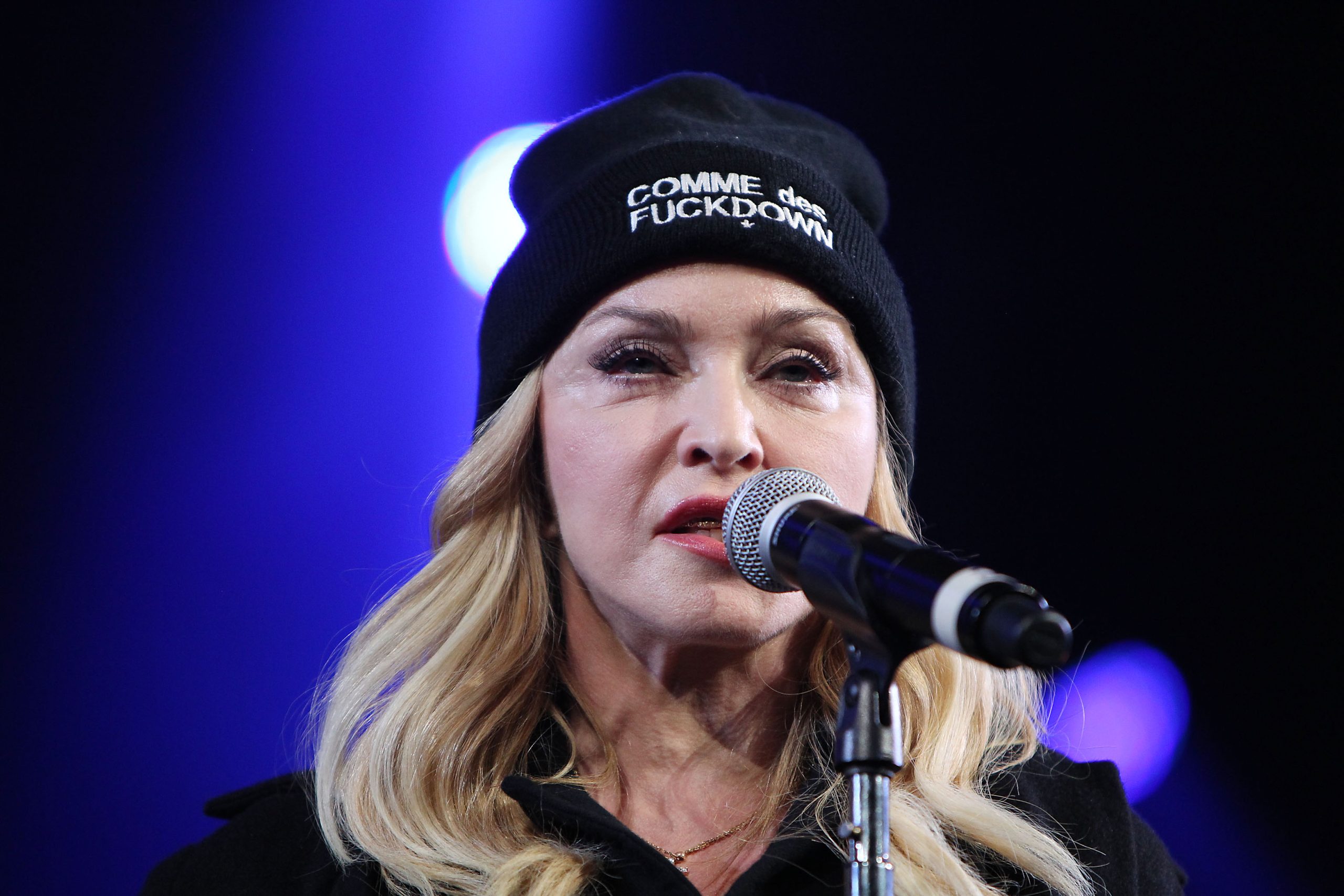 Bakken kritiek op Madonna die fan aanspreekt omdat die zit tijdens haar concert