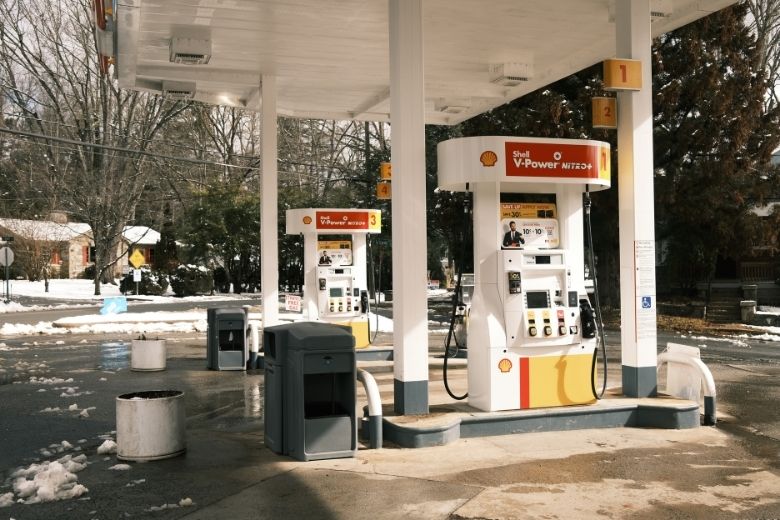 Vakbonden doen oproep: laat personeel thuiswerken om hoge benzineprijs