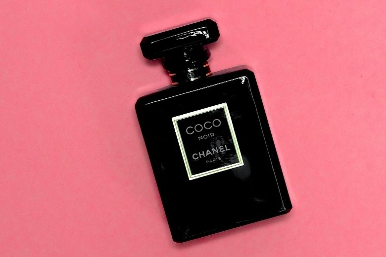 Met deze 15 tips blijft de geur van je parfum langer hangen