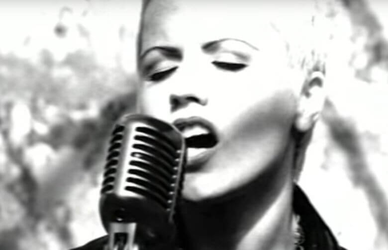 The Cranberries-zangeres Dolores O'Riordan (46) dood gevonden in hotelkamer