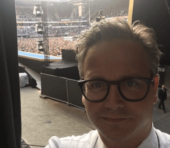 Dit is 'm dan: het wassenbeeld van Guus Meeuwis! Vind jij het een beetje lijken?