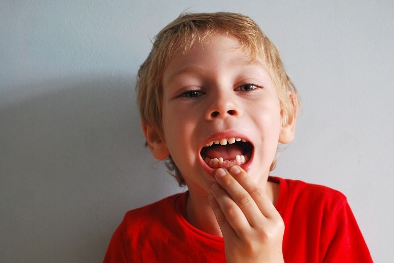 Dit is de reden dat je altijd de melktandjes van je kinderen zou moeten bewaren!
