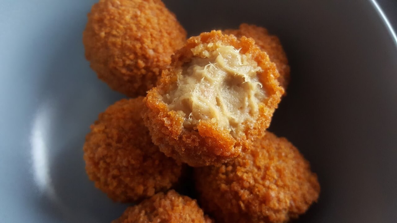 Wat is nu eigenlijk 'gezonder'... Een bitterbal uit de oven of gefrituurd? Dit ga je echt NIET verwachten