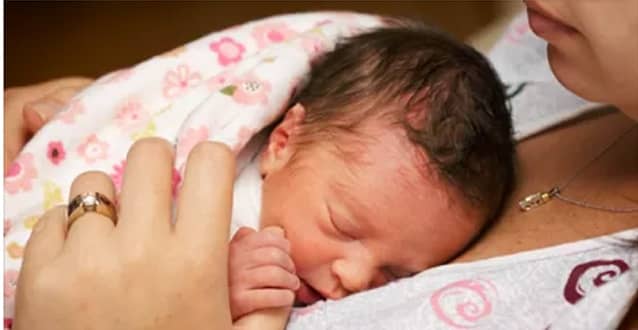 Deze moeder kon haar baby slechts eenmaal in de arm nemen. Wat er dan gebeurd had niemand verwacht.