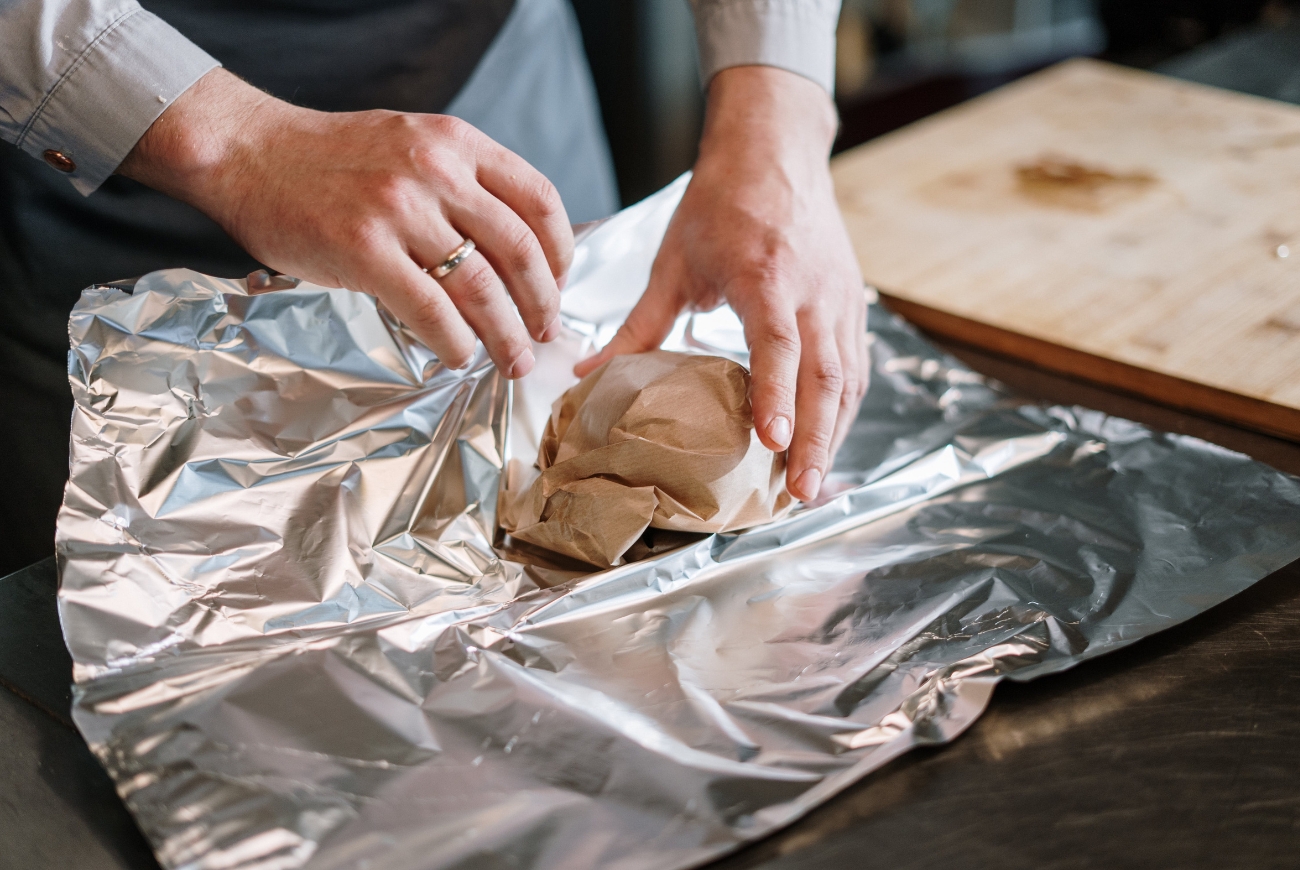 Aha: daarom heeft aluminiumfolie een matte en een gladde kant