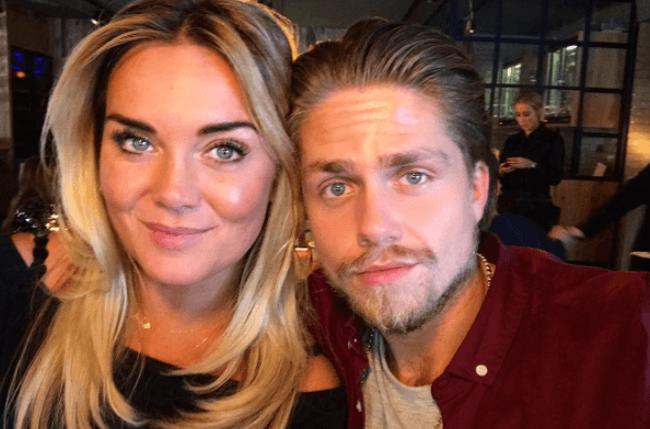 Vriendin van Dré Hazes is boos om opmerkingen fans: 'Pleur op naar je heilige tempel!'