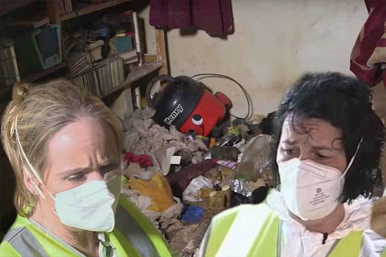 Schoonmakers pakken huis aan dat 9 jaar verwaarloosd werd, je herkent het niet meer terug!