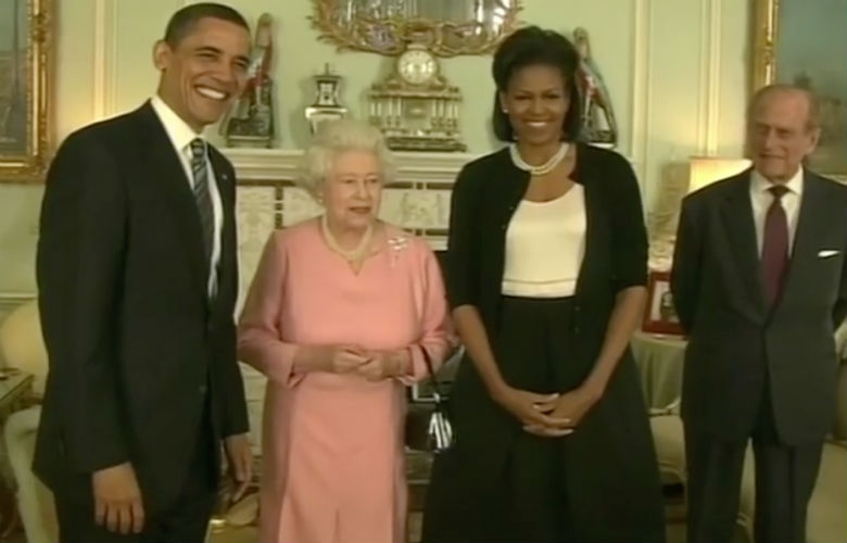 Michelle Obama blikt terug op verbreken van protocol toen ze bij koningin Elizabeth was