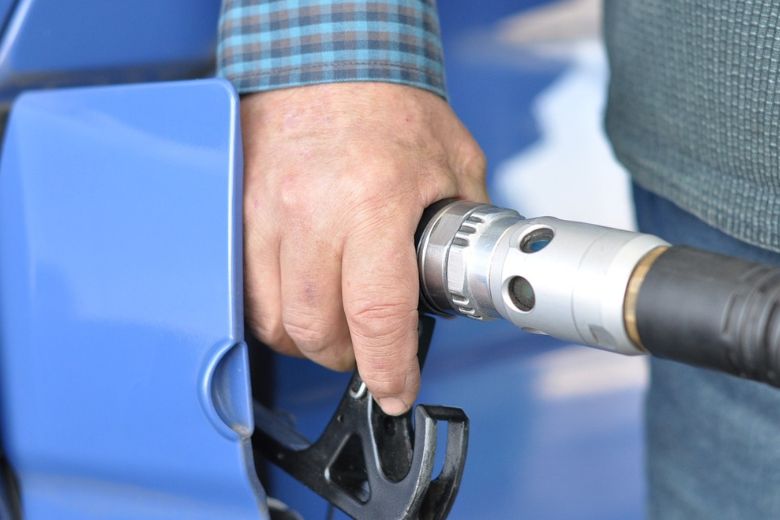 De benzineprijs ligt voor het eerst in maanden onder de 2,20 euro