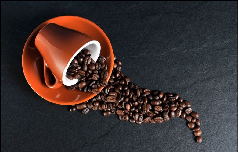 Zo verwijder je koffievlekken uit werkelijk alles!