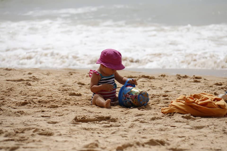 Hersendood na een slok zeewater? Ouders help mee waarschuwen en let goed op!