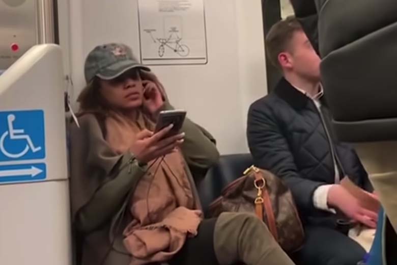 Asociale passagier wordt hard aangepakt door rest van de trein