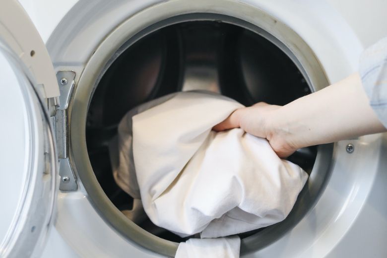 Zo ontstaan weervlekken in kleding en dit kun je eraan doen