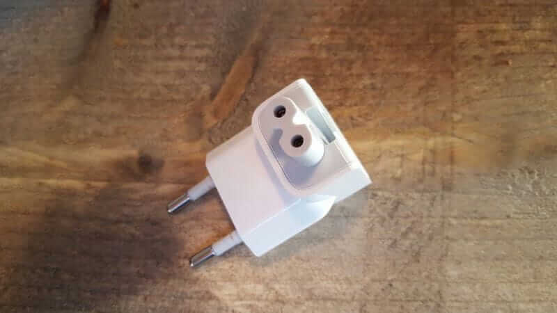 Waarschuwing: Heb je een Apple product met deze stekker (iPad, iPhone, iPod, iMac of Macbook)? Lees z.s.m. en deel mee!