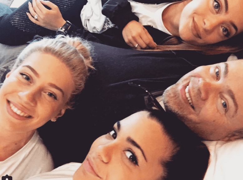 Vader van dames O'G3NE mengt zich in de discussie: "Ik ben woest!"